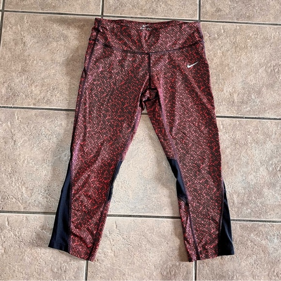 Nike Medium Cropped Dri Fit Red Black Workout Leggings Pants Athleisure Gym Yoga - Picture 3 of 10